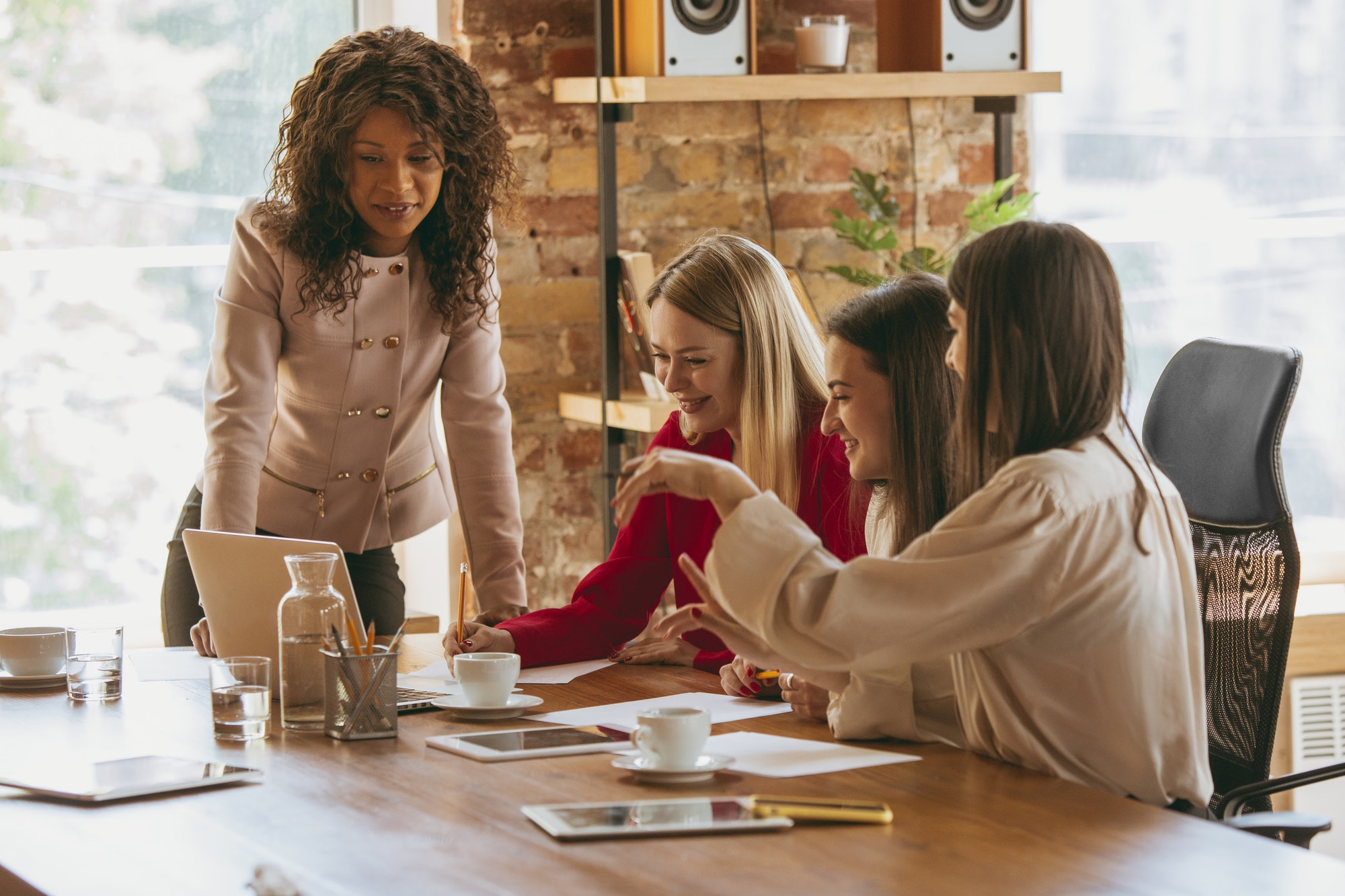 business young caucasian woman in modern office with team 2